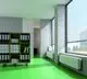 Innenraum mit Kermi x-flair Profil Wärmepumpen-Kompaktheizkörper unter dem Fenster.