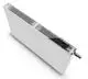 Weißer, flacher Heizkörper Kermi x-flair Plan, Typ 33, 959x905mm mit Lüftungsgitter oben.
