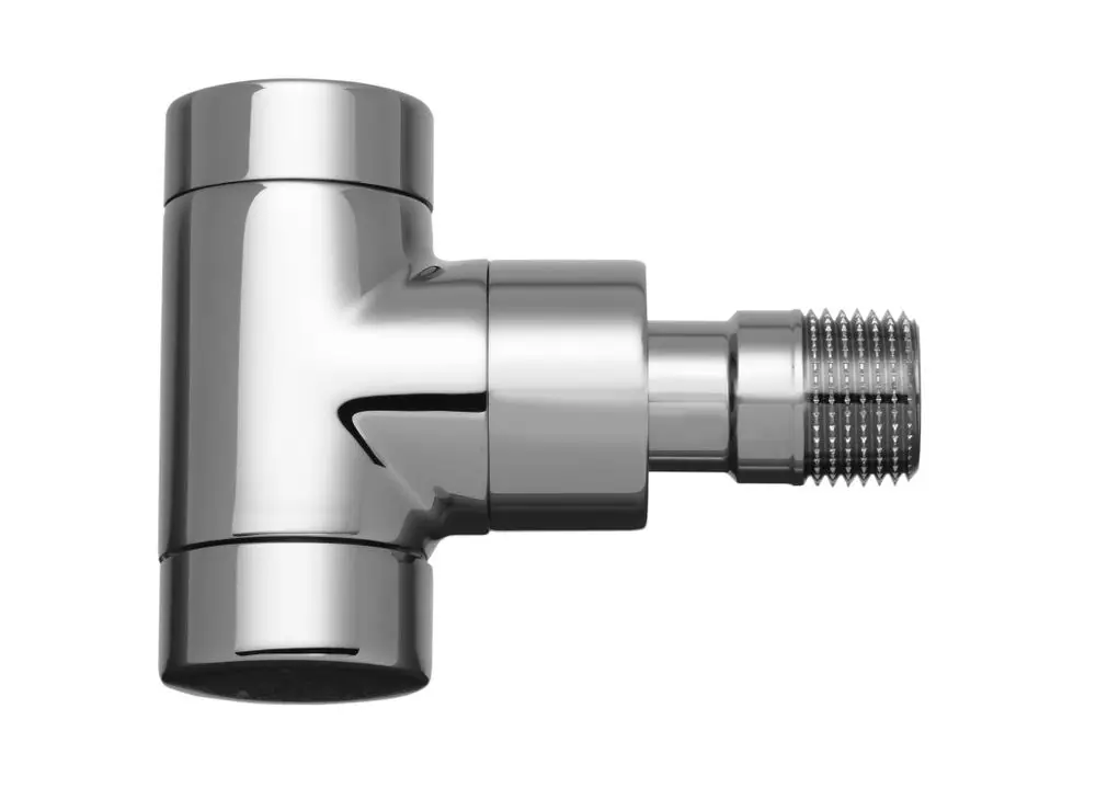 Eckige, glänzende Metall-Verschraubung mit Gewinde, für Heizungsinstallationen geeignet. Produkt von Kermi.