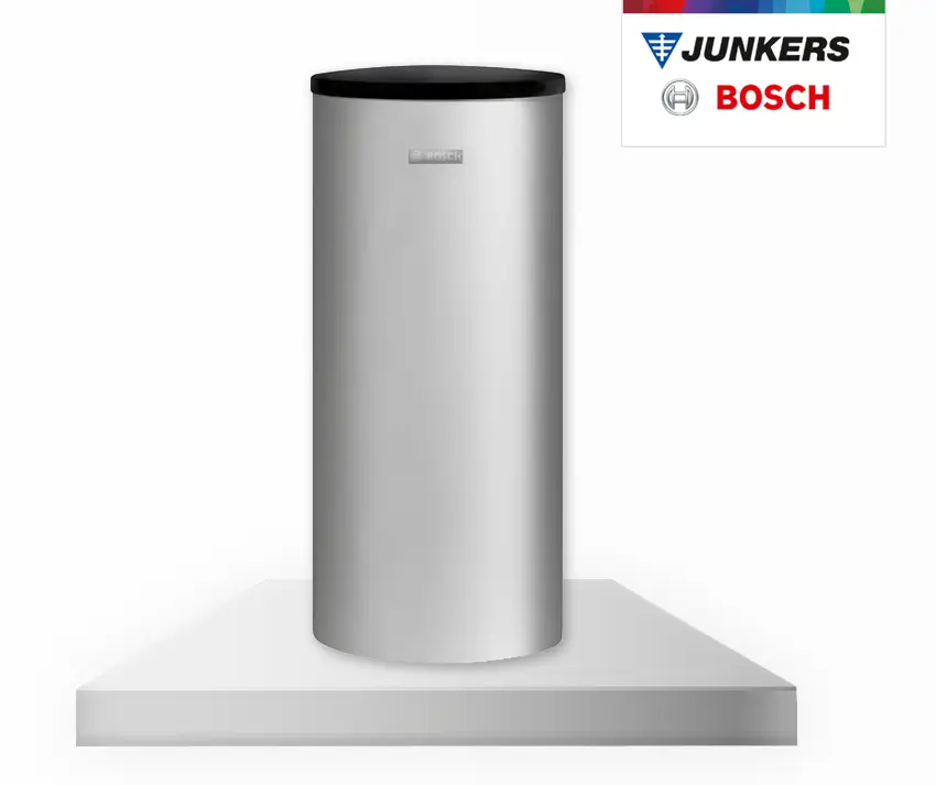 Emaillierter Stahl-Warmwasserspeicher in zylindrischer Form, mit schwarzem Deckel. Branding von Bosch auf der Vorderseite.