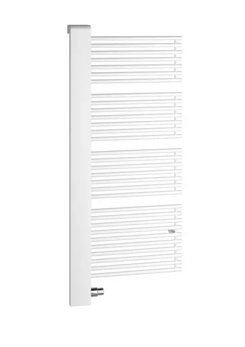 Weißer Handtuchheizkörper mit vertikalen Lamellen und seitlichem Anschluss. Modernes Design für Badezimmer oder Wohnräume.