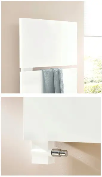 Kermi-Heizkörper, links montiert, mit glatter, weißer Oberfläche und Handtuchhalter. An einer beige gestrichenen Wand präsentiert.