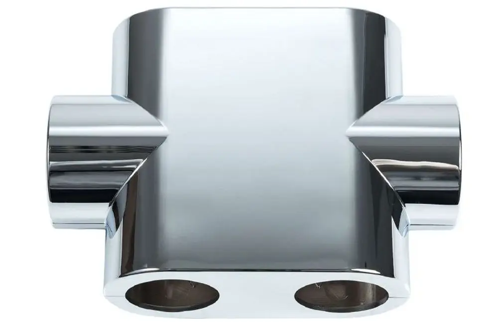 Chromblende für einen Ventilhahnblock mit zwei Öffnungen, geeignet für verschiedene Installationen. Teil des Kermi-Sortiments für Heizsysteme und Rohrleitungen.