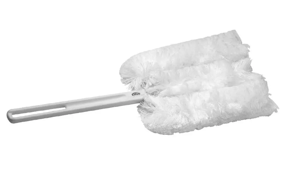 Reinigungsbürste mit dreifacher Borstenanordnung von Kermi, geeignet für die Reinigung von Heizkörpern und schwer zugänglichen Stellen.