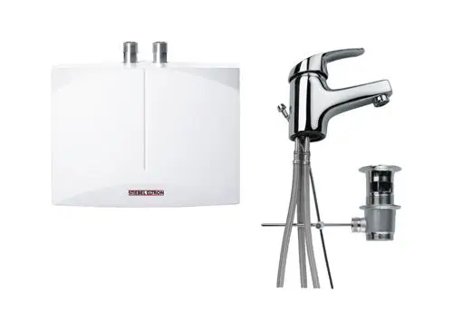 Weißer Durchlauferhitzer von Stiebel-Eltron, daneben elegante Armatur mit flexiblen Anschlägen und Ablaufventil. Ideal für Warmwasserinstallationen.