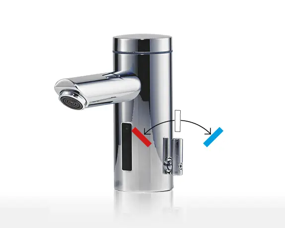 Sensorarmatur mit glänzender Oberfläche und integrierter Wasserhahnfunktion. Einfache Bedienung durch seitliche Regler für heiße und kalte Wasseranpassung, von CLAGE.