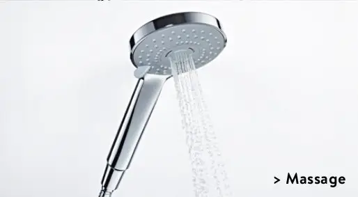 Duschkopf mit Handbrause von CLAGE, der Wasserstrahl wird aus vielen Düsen abgegeben. Sichtbare Einstellungsmöglichkeiten für verschiedene Massagestile.