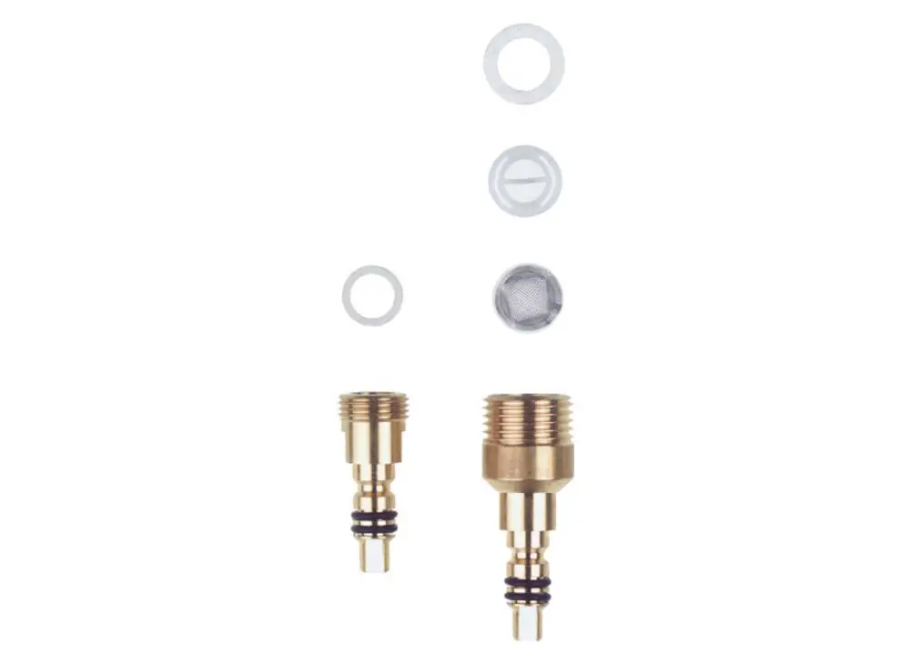 Stiebel Eltron Ersatzteile-Set mit zwei Steckanschlüssen, O-Ringen und Sieb zur Montage oder Reparatur von Warmwassergeräten. Komponenten in verschiedenen Formen und Größen angeordnet.