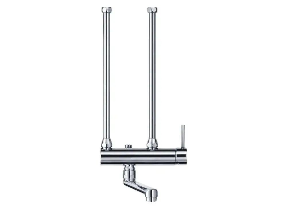 Armatur von Stiebel Eltron in verchromter Ausführung mit zwei hohen Wasseranschlüssen und einem seitlichen Hebel für die Temperaturregelung.