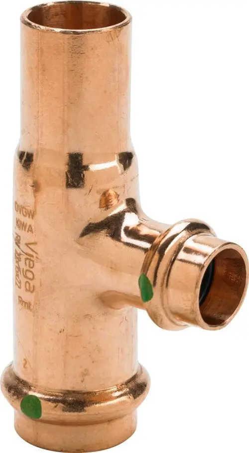 Kupfer-T-Stück von Viega mit drei Anschlüssen, zwei von 22 mm Durchmesser und einem von 15 mm. Das Produkt ist geeignet für die Installation in Rohrleitungssystemen.