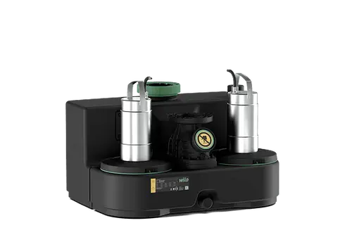 Kompakte Hebeanlage mit zwei Pumpen, gefertigt von Wilo, in schwarzem Gehäuse mit silbernen Pumpenelementen und verschiedenen Anschlussmöglichkeiten.