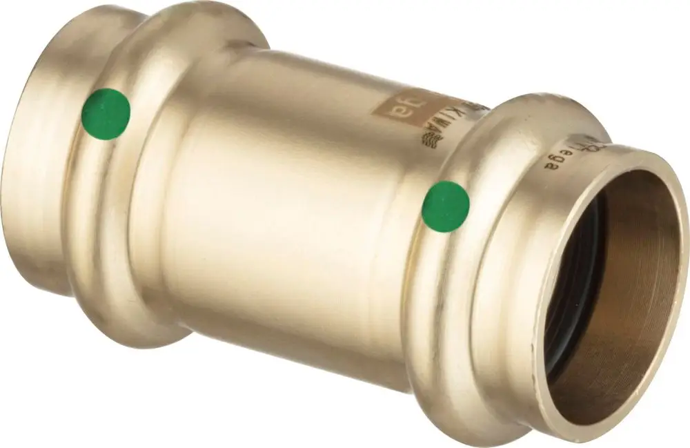 Sanpress-Muffe aus Rotguss oder Siliziumbronze mit grünem Markierungspunkt. Produkt von Viega zur Verbindung von Rohren im Sanitärbereich.