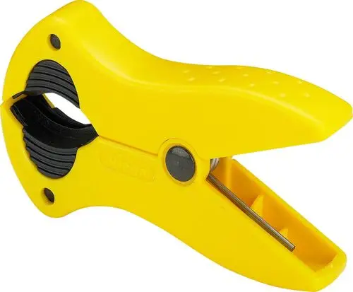 Gelber Rohrabschneider mit schwarzem Innenmechanismus, hergestellt von Viega, geeignet für Rohrdurchmesser von 15 bis 42 mm.