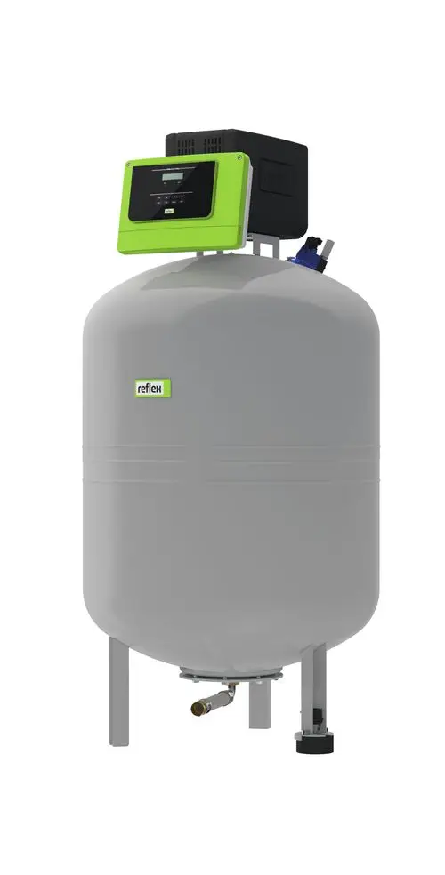 Graue Druckhaltestation mit digitalem Steuergerät und Anschlussleitungen, Modell Reflexomat von Reflex-Winkelmann.