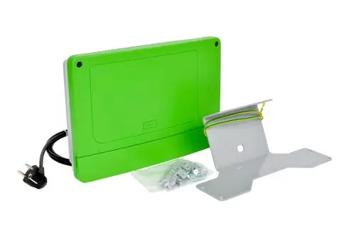 Grünes Gehäuse mit Anschlusskabel und Montagezubehör, hergestellt von Reflex Winkelmann, für eine elektronische Erweiterung.
