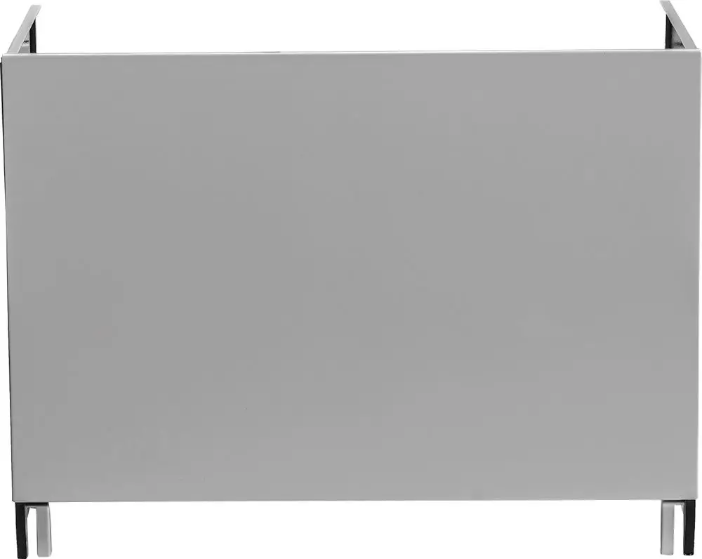 Silberne Verrohrungsblende von Bosch für Solewärmepumpen, rechteckige Form mit stabilen Beinen, für die Integration in Heizsysteme geeignet.