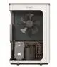 Bosch-Luft/Wasser-Wärmepumpe mit seitlichem Ventilator und sichtbaren Rohrleitungen, montiert in einem kompakten Gehäuse, für Außenanwendungen geeignet.