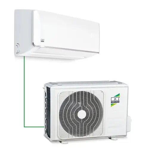 Wandmontierte Klimaanlage mit Innengerät oben und Außengerät unten, beide in weißem Design, mit sichtbar angebrachten Verbindungen.