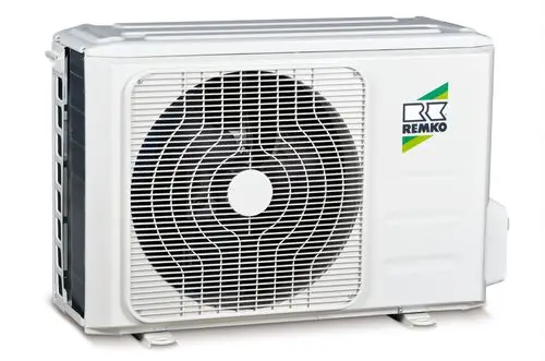 Außen Einheit eines Klimageräts der Marke Remko mit einem großen Ventilator und kompakter Bauweise, geeignet für komfortable Raumklimatisierung.