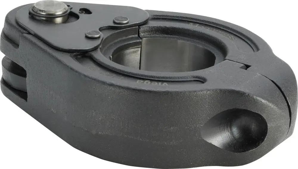 Pressring von Viega in schwarzer Farbe, rund mit einer Öffnung, geeignet für das Einpressen von Rohrverbindungen. Metallisches Innenleben, Verschlussmechanismus oben.