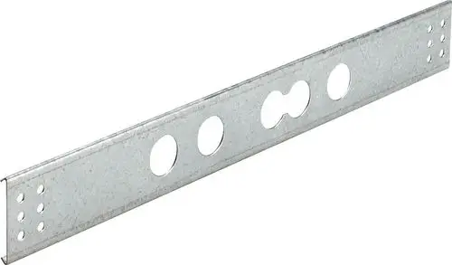 Montageschablone aus Metall mit mehreren Bohrungen und Aussparungen, geeignet für verschiedene Befestigungsmöglichkeiten, hergestellt von Viega.