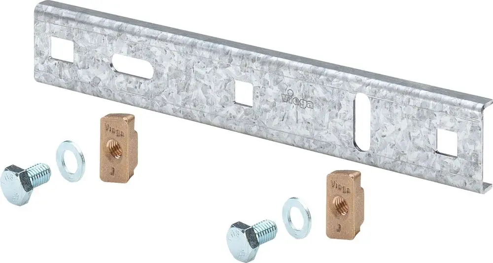Metallische Grundplatte von Viega mit zwei durchgehenden Ausschnitten und Befestigungselementen, darunter Schraube, Unterlegscheibe und zwei spezielle Einsätze.