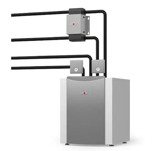 Wärmepumpe mit mehreren Anschlussleitungen und zwei Manometern, in einem modernen, silberfarbenen Gehäuse.