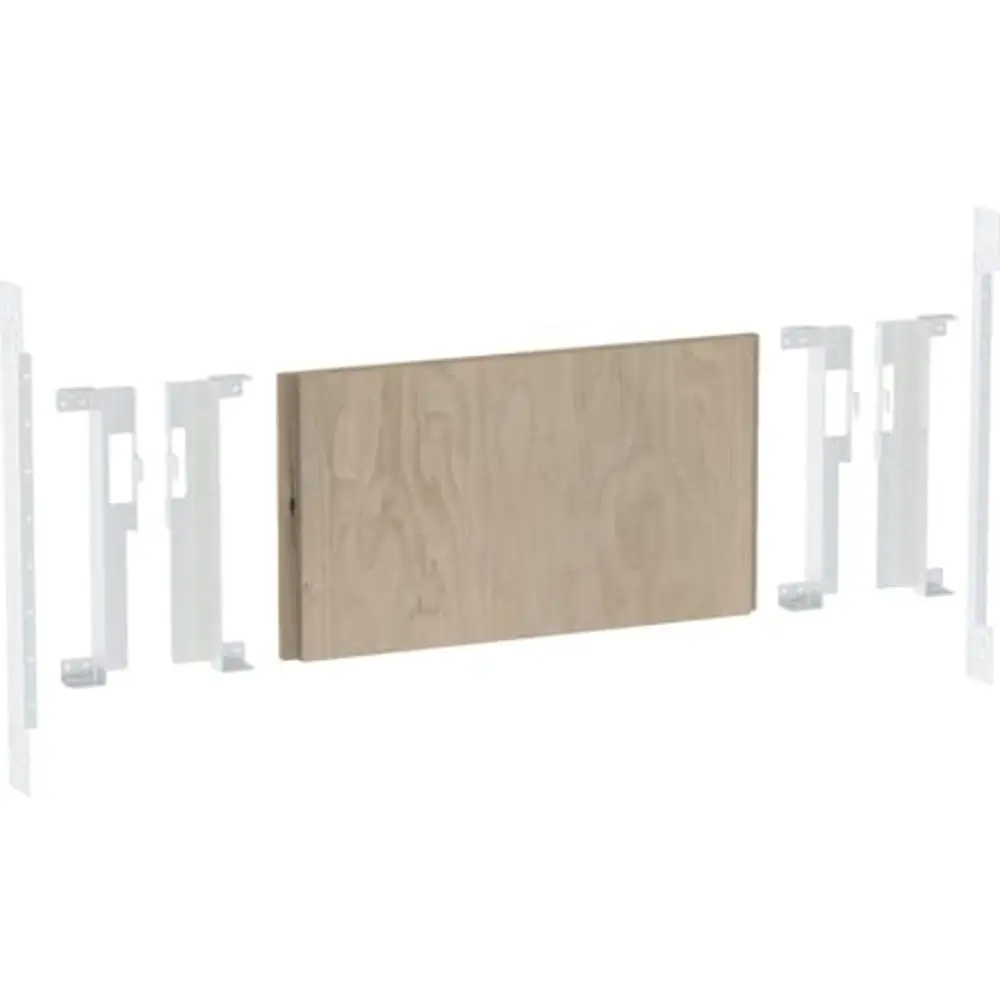 Montageplatte in Holzoptik, umgeben von Halterungen, zur Installation eines Waschtischs mit Unterschrank und zwei Armaturen der Marke Geberit.