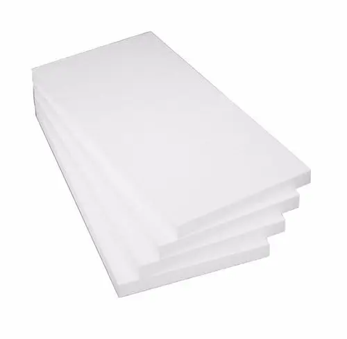 Vier stapelbare weiße Dämmplatten, die für Heizungsanwendungen geeignet sind.