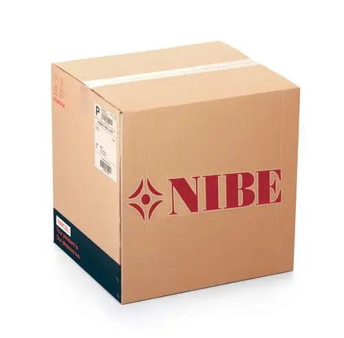 Paket mit der Marke NIBE, auf der Vorderseite beschriftet, zur Lieferung von technischen Komponenten. Verpackung zeigt das Versandetikett und den Hinweis „fragile“.