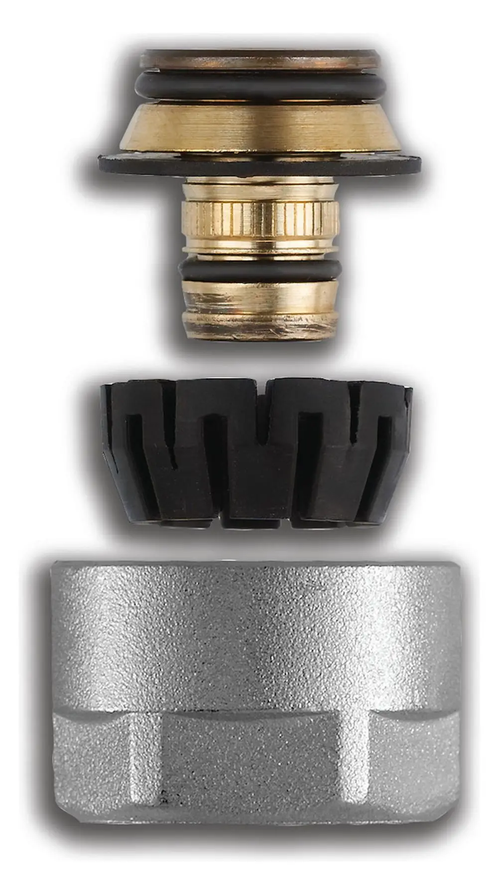 Drei Komponenten einer Klemmringverschraubung in Schwarz und Gold, bestehend aus einem oberen Teil mit Dichtungen, einem mittleren Element und einer unteren silbernen Hülse. Marke Kermi.