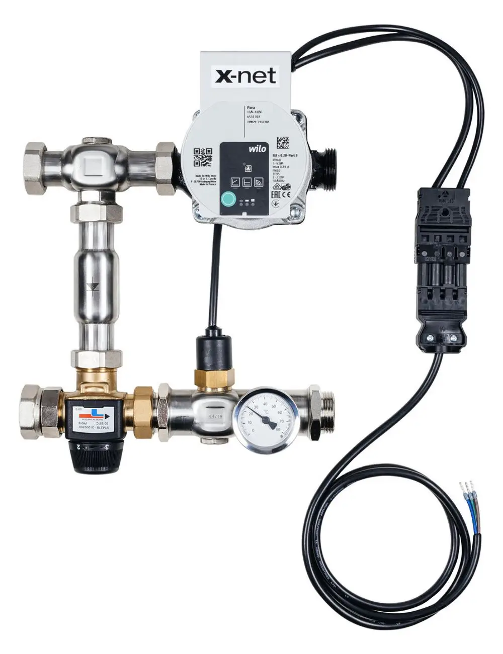 Regelstation mit mehreren Anschlüssen, Druckmanometer und elektrischer Steuerung. Hauptbestandteile aus Messing und Edelstahl. Produkt von Kermi zur Regelung von Heizsystemen.