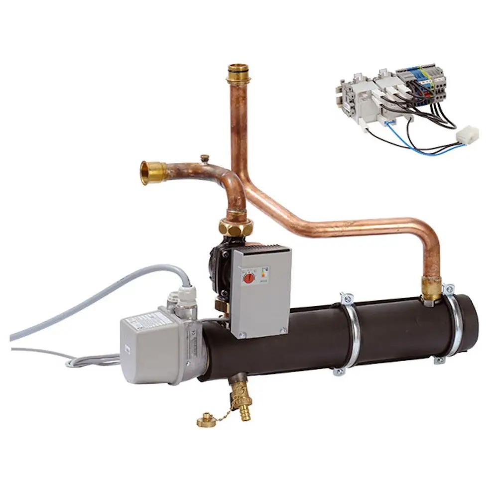 Viessmann Heizwasser-Durchlauferhitzer mit Kupferrohren und einem elektrischen Steuerkasten sowie angeschlossenen Ventilen und einem Pumpensystem zur Warmwasserbereitstellung.