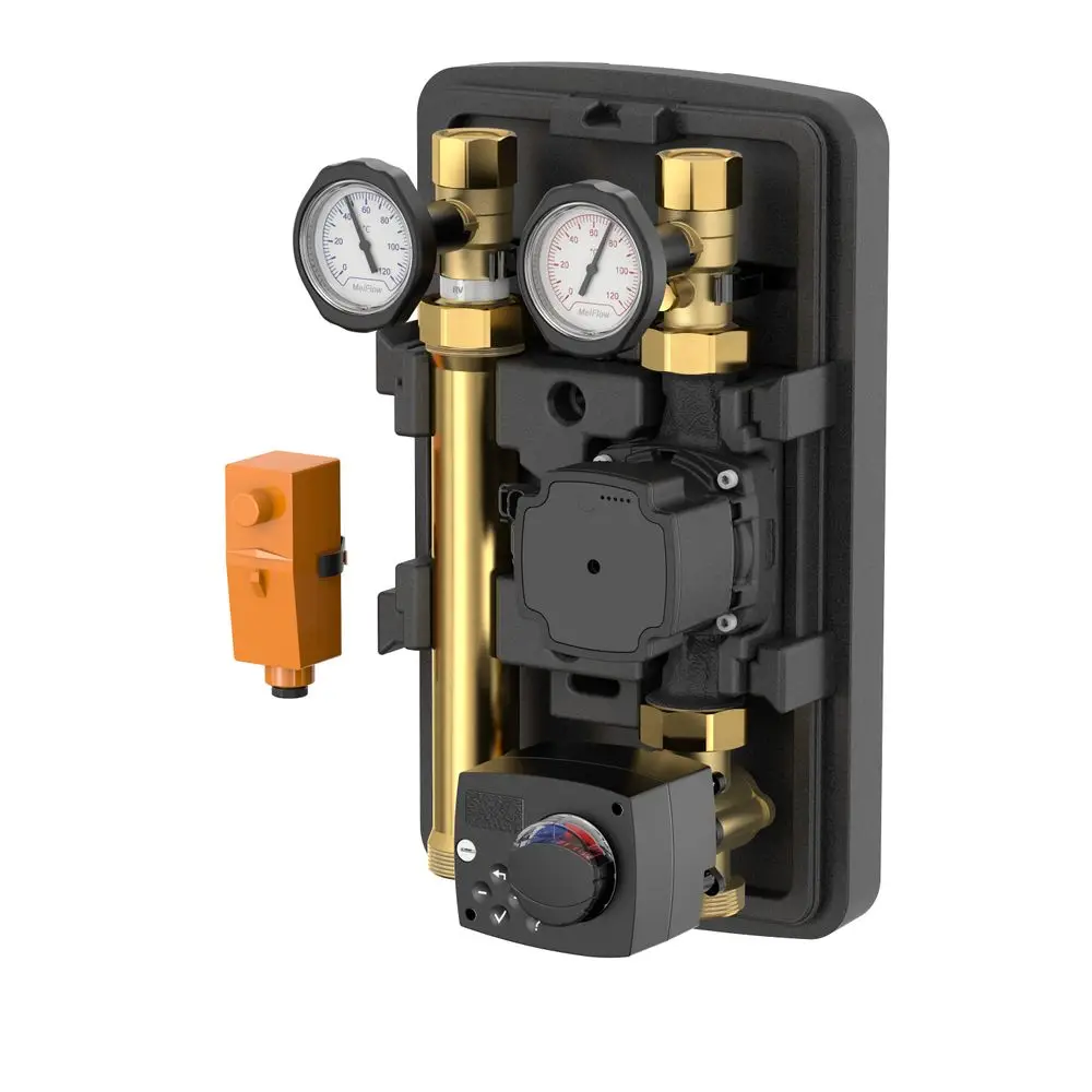 Flamco Druckregulierventil mit zwei Manometern, Pumpe und Steuerungseinheit. Kompakt montiert auf einer tragenden Basis, geeignet für hydraulische Systeme.