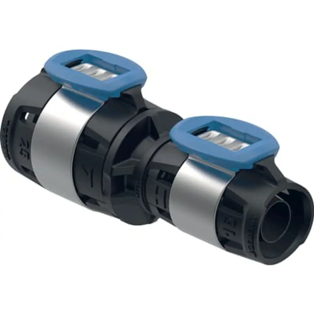 Geberit Verbindungselement aus schwarzem Kunststoff mit blauen Griffen, zur sicheren Verbindung von Rohren, sichtbar mit zwei Anschlussöffnungen auf jeder Seite.