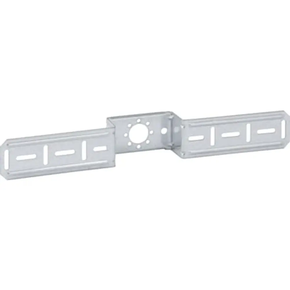 Montageplatte aus Metall mit zwei länglichen Armen und mittigem Befestigungspunkt, hergestellt von Geberit, geeignet für verschiedene Installationsanwendungen.