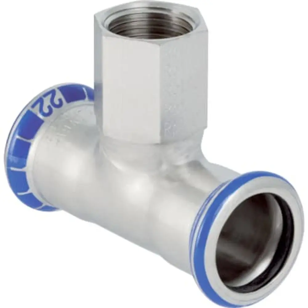 Edelstahl-T-Stück mit Innengewinde von Geberit, mit blauem Ring. Verschiedene Anschlussmöglichkeiten für Rohrleitungen. Modular einsetzbar in Sanitärinstallationen.