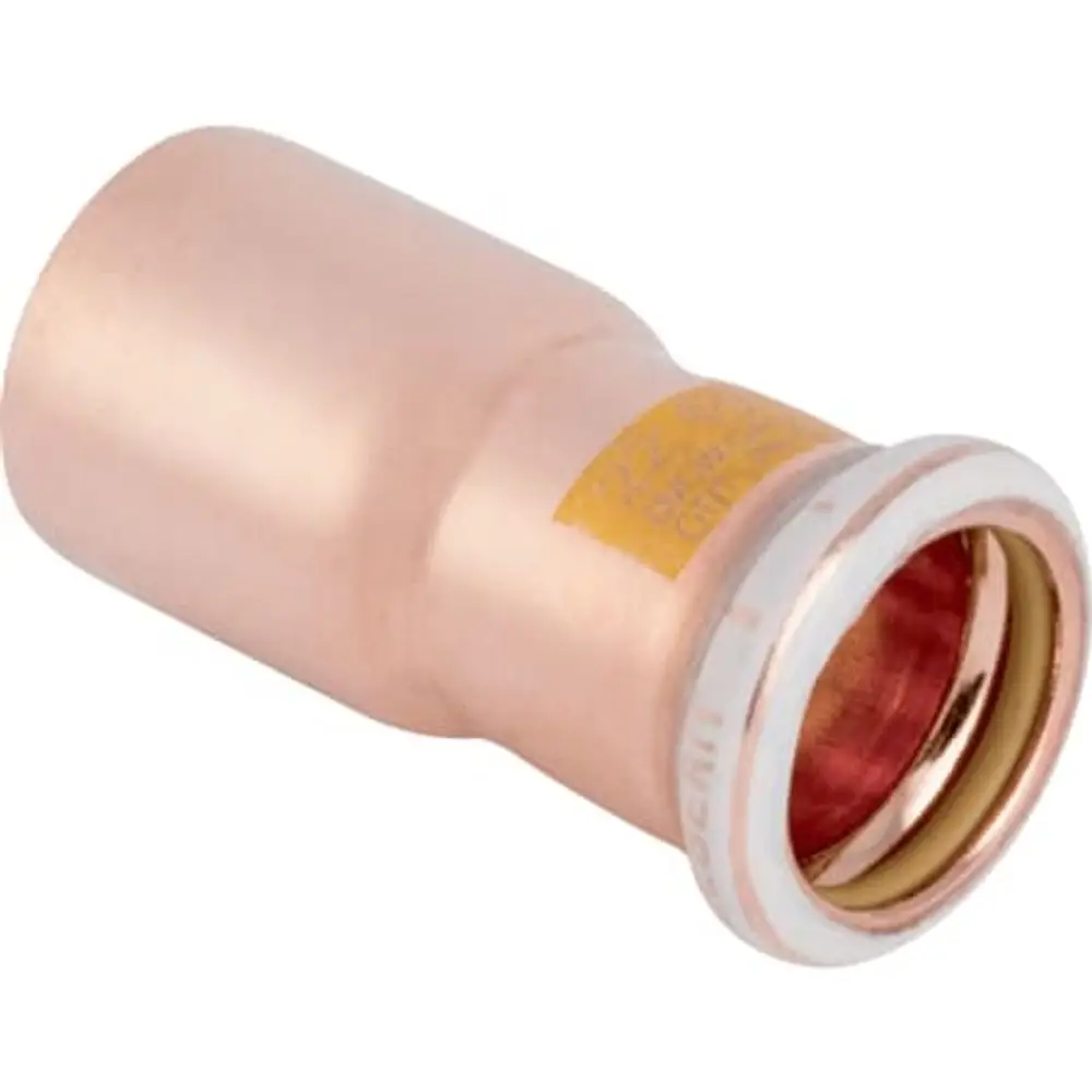 Kupferne Reduktionsverbindung mit Einschubende, gestaltet für Gasinstallationen. Hergestellt von Geberit.