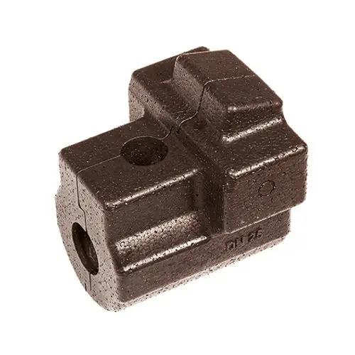Isolierbox aus schwarzem Material mit geformtem Körper und Entleerungsöffnung, geeignet für NexusValve von Flamco, zur thermischen Isolation von Rohrleitungen.
