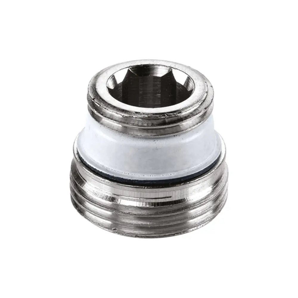 Design-Anschlussnippel aus Metall, mit glatter verchromter Oberfläche, zur Verbindung von Rohrleitungen, erkennbar als Teil der Flamco Produktlinie.
