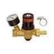 Automatisches Füllgerät von Flamco mit Druckanzeige. Das Gerät reguliert den Druck und hat einen Anschluss für Schlauchleitungen.