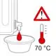 Auffangbehälter aus SBR-Gummi in Form einer Schüssel. Rot gefärbtes Wasser tropft aus einem Anschluss, daneben ein Warnsymbol und ein Thermometer bei 70 °C. Marke Flamco.