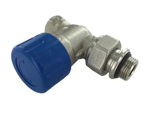 Thermostatventil mit blauem Griff und metallischem Körper. Hersteller Flamco. Anschluss mit Gewinde, geeignet für flüssige Medien in Heizungsanlagen.