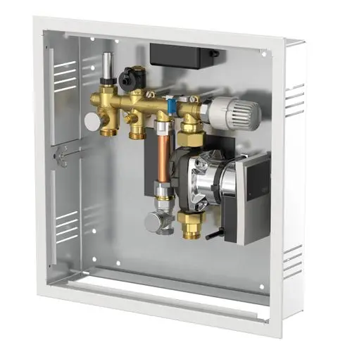 Technisches Bild eines Heizungsreglers mit Rohren, Ventilen und einer Pumpe in einem Metallgehäuse, konzipiert für Flächenheizung und -kühlung.
