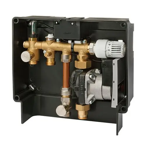 Innenansicht einer Regelbox für Heizungs- und Kühlanlagen, mit verschiedenen Rohren, Ventilen und einem integrierten Pumpensystem.