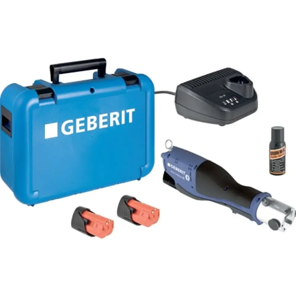Geberit Werkzeugkoffer mit einem elektrischen Pressgerät, zwei Akku-Batterien, Ladegerät und Ölspray für die Installationstechnik, blaues Gehäuse.