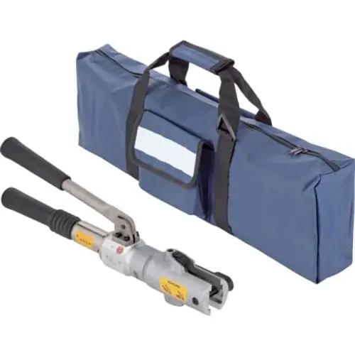 Presswerkzeug mit zwei Griffen, neben einer blauen Tragetasche. Geeignet für Anwendungen in Sanitärinstallationen, wie sie von Geberit angeboten werden.