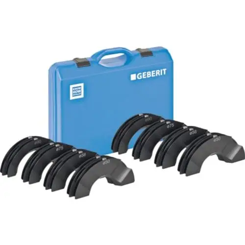 Set von Einsatzbacken in einer blauen Geberit-Transportbox, bestehend aus mehreren schwarzen Backen in unterschiedlichen Größen, für verschiedene Anwendungen.