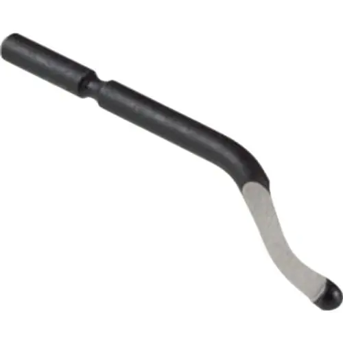 Schwarze Entgratklinge mit gebogenem Ende und einem glatten Bereich. Für den Einsatz in Entgratwerkzeugen, geeignet für Anwendungen von Geberit.