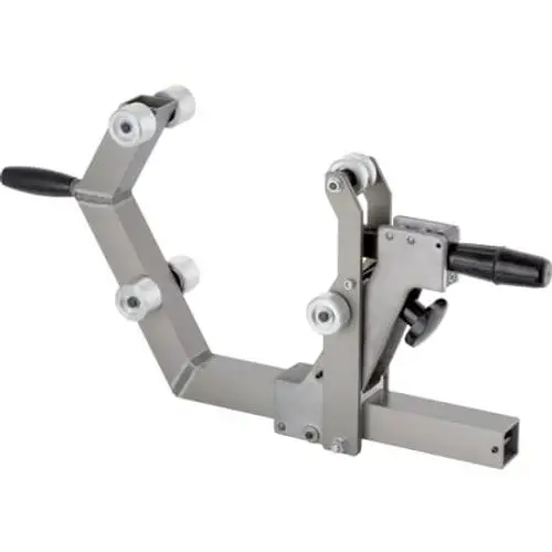 Rohrschneider aus Metall mit mehreren Rollen und einem Hebelmechanismus, geeignet für Kunststoffrohre. Marke: Geberit.